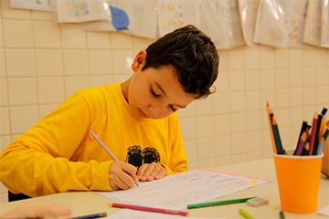 Aluno LBV estudando aluno estudando